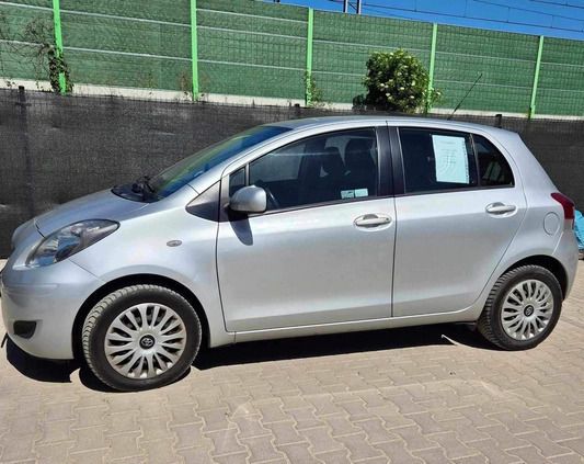 Toyota Yaris cena 22600 przebieg: 257220, rok produkcji 2011 z Poręba małe 37